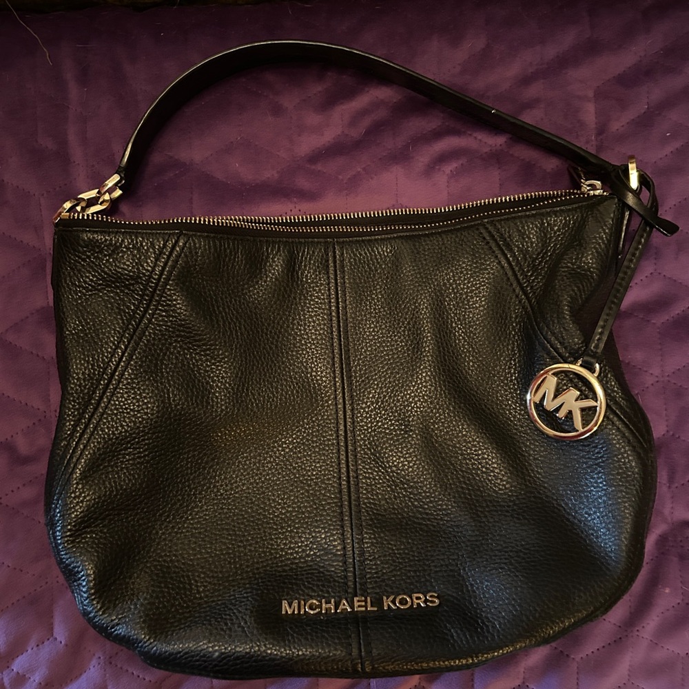 MICHAEL Michael Kors Black Shoulder Bag with Structured Silhouette